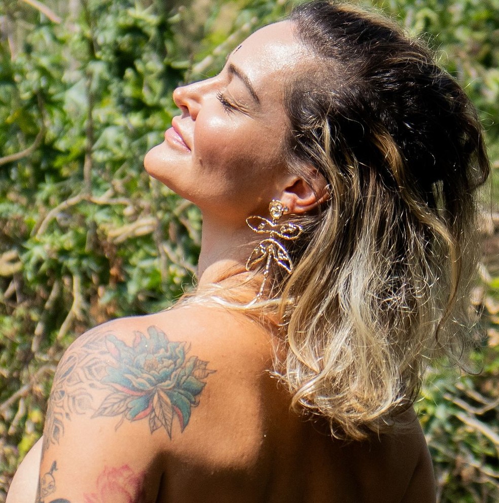 Laura Keller posou ao natural em retiro de yoga &mdash; Foto: Reprodu&ccedil;&atilde;o/ @beaapeixoto