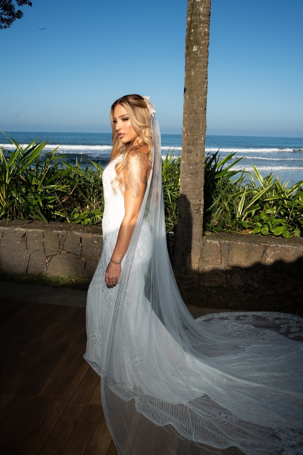 Tati Dias aposta em vestido de noiva 'vintage' para casamento com Lauana Prado — Foto: Divulgação/Arco e Flash Fotografia