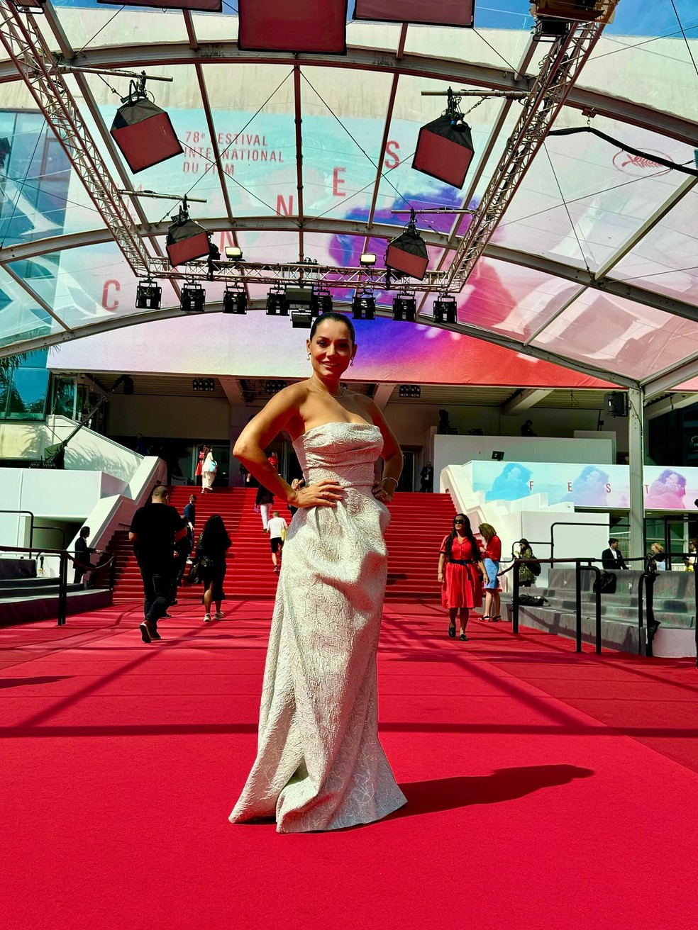 Lembra dela? Estrela dos anos 90, Monica Carvalho reaparece em Cannes — Foto: Reprodução/ Instagram