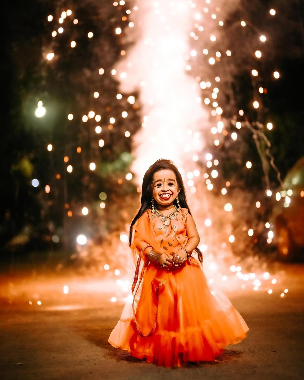 A YouTuber e atriz indiana Jyoti Amge é a mulher mais baixa do mundo — Foto: Reprodução/Instagram