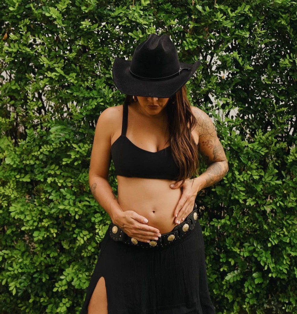 Grávida de 6 meses, Lauana Prado exibe barriga ao celebrar a Páscoa — Foto: Reprodução/Instagram