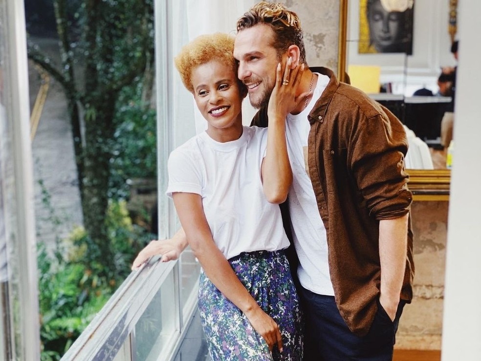 Casal é bissexual e está junto desde 2015 — Foto: Reprodução/ Instagram