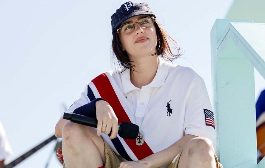 Billie Eilish 'virou hétero'? Cantora recebeu comentários que invalidam bissexualidade ao aparecer aos beijos com ator Nat Wolff