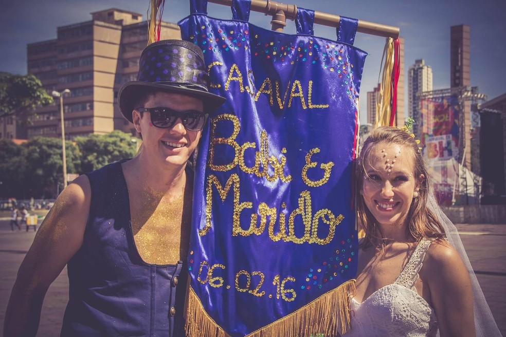 Os noivos no 'Casaval' num bloco de Carnaval de BH — Foto: Arquivo Pessoal