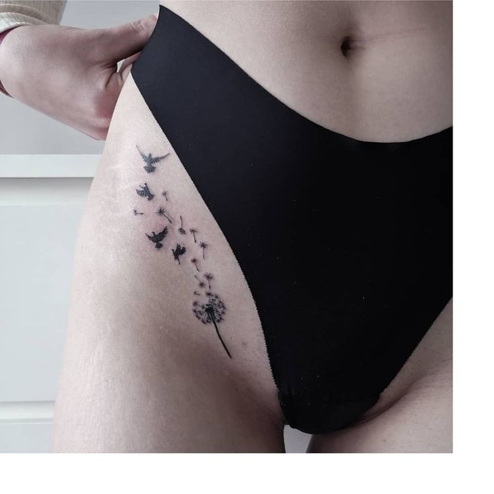 Tatuagem na virilha: 20 inspirações femininas para ousar ainda mais!