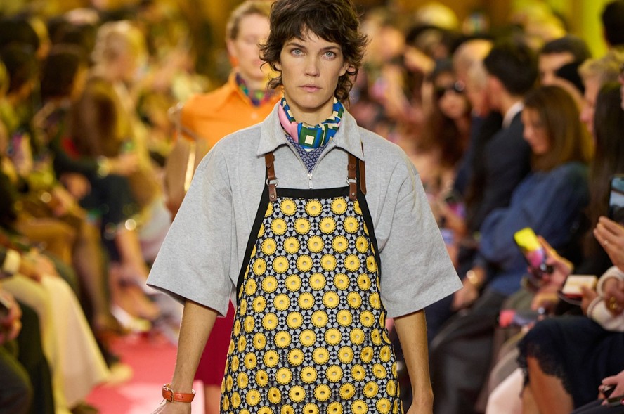 PFW: Miu Miu levanta debate sobre o trabalho invisível da mulher