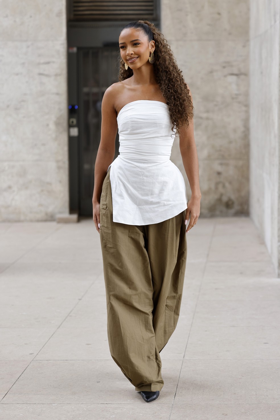 Calça cáqui: o clássico está de volta ao radar fashion — Foto: Getty Images