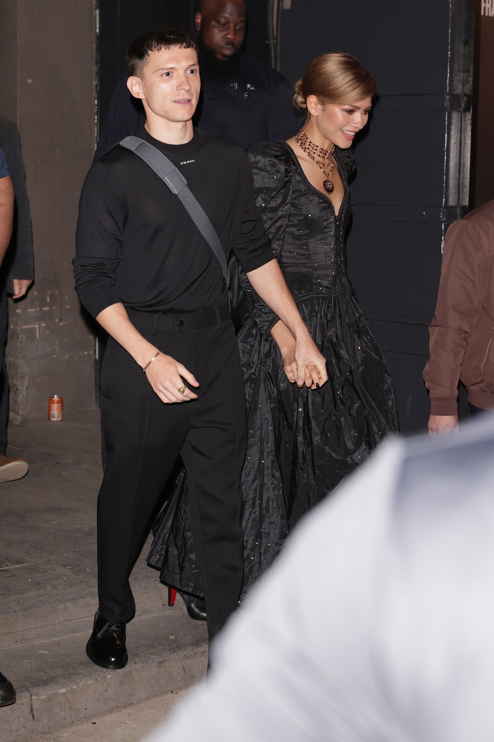 Zendaya apostou em look shakesperiano para assistir peça de Tom Holland — Foto: Getty Images