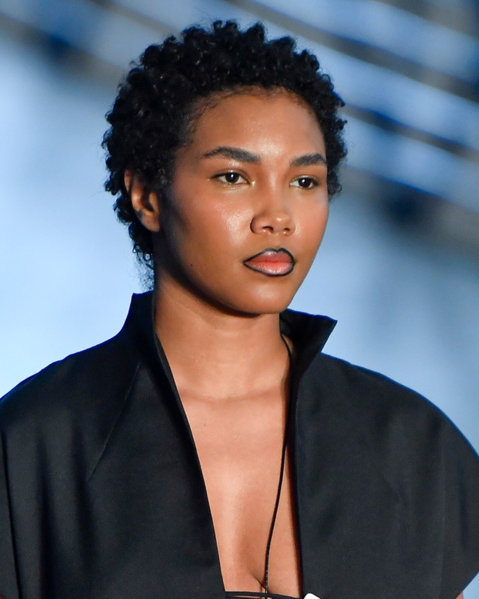 Desfile Angela Brto SPFW N60, beleza assinada por Vanessa Ronzan — Foto: Agência Fotosite