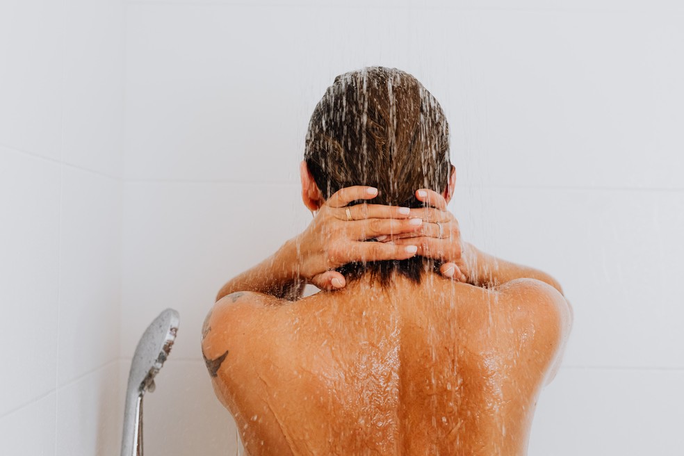 Shampoos sem sulfato para uma lavagem sem o ressecamento dos óleos naturais dos fios. — Foto: Reprodução Pexels