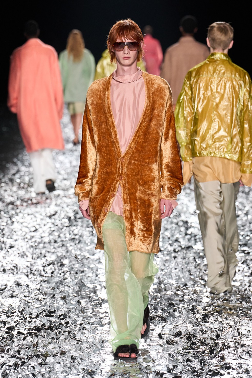 Dries Van Noten, primavera 2025 — Foto: Launchmetrics Spotlight