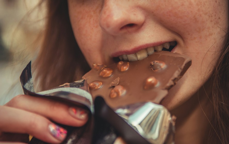 O melhor chocolate para ser consumido durante a TPM é o que tem 50% ou mais de cacau