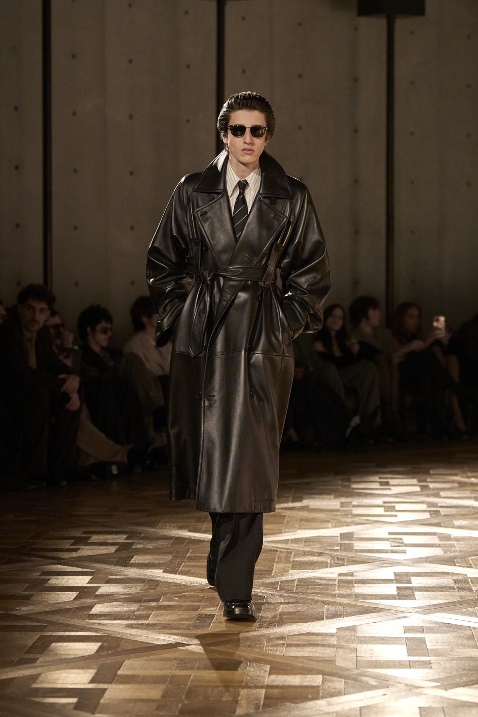 Desfile masculino de outono/inverno 2025 da Saint Laurent — Foto: Divulgação: Saint Laurent