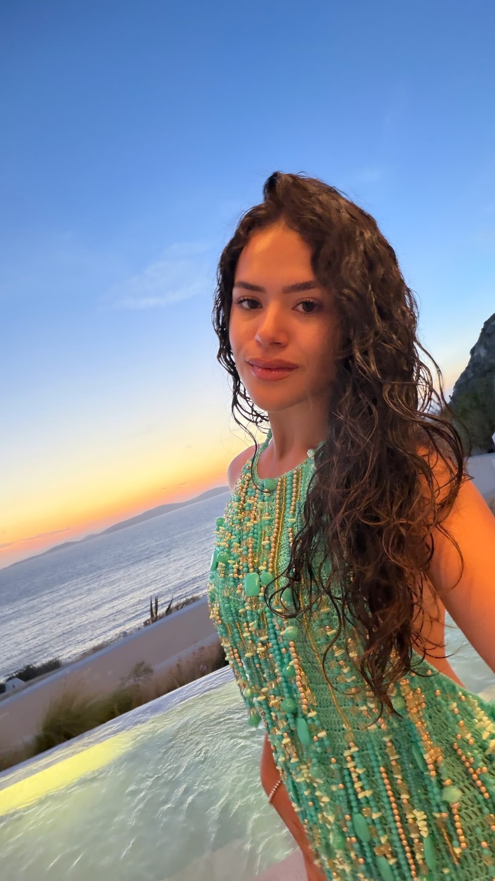Maisa posa em meio à paisagem — Foto: Reprodução/ Instagram @maisa
