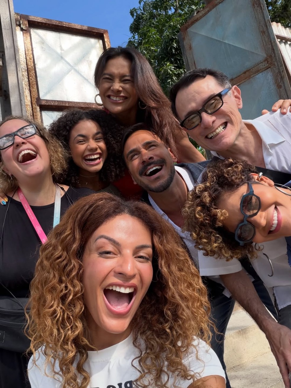 Sucesso em 'Três Graças', Gabriela Loran posa nua em cachoeira e recebe chuva de elogios — Foto: Reprodução/Instagram