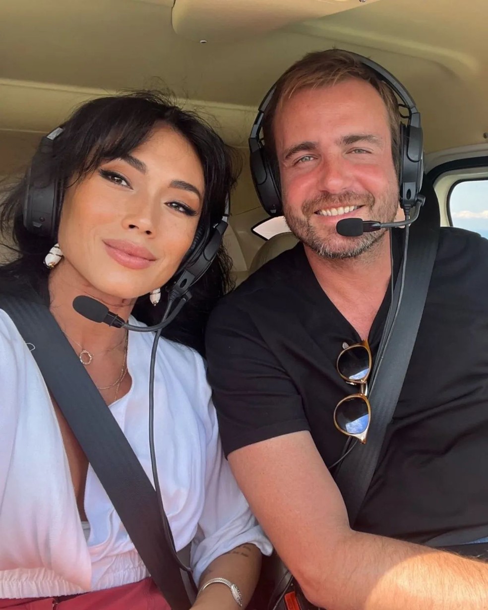 Danni Suzuki encara aventura em monomotor pilotado por Max Fercondini