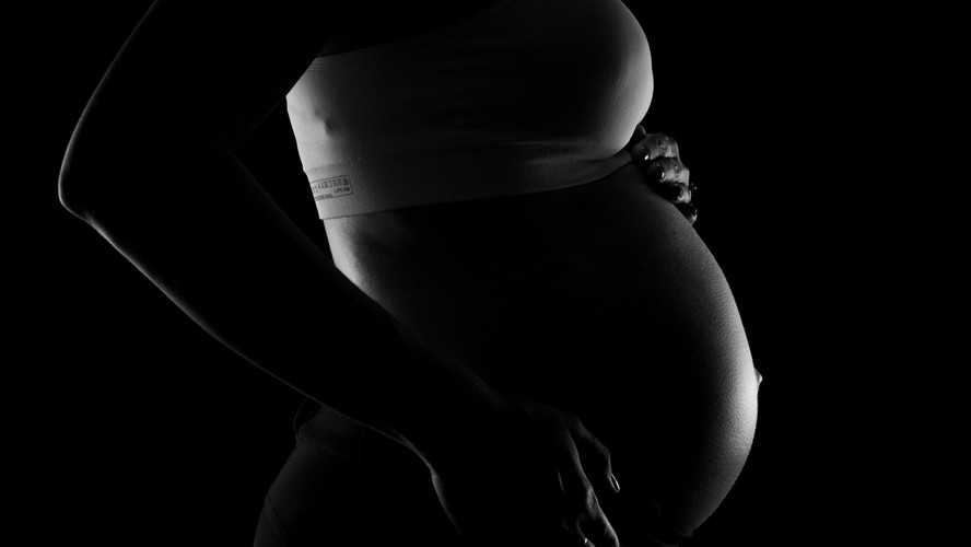 Menina de 13 anos dá à luz após ser impedida de abortar nos EUA
