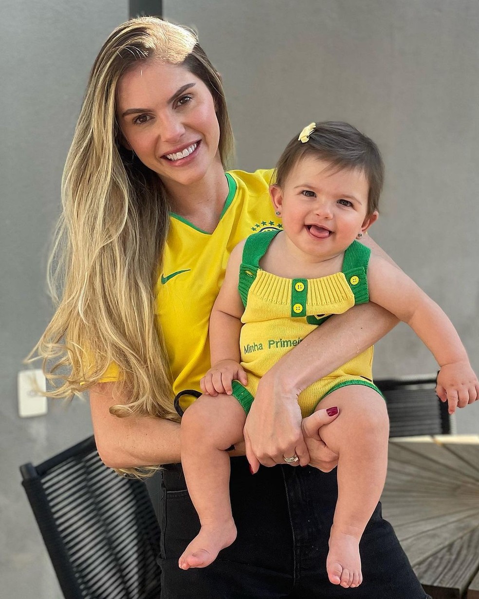 Bárbara Evans e a filha Ayla  — Foto: reprodução/instagram