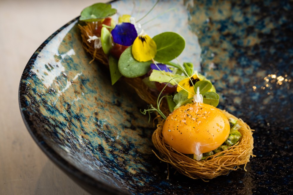 O Infini conduz um menu degustação intimista criado pelo chef Urvin Croes — Foto: Divulgação