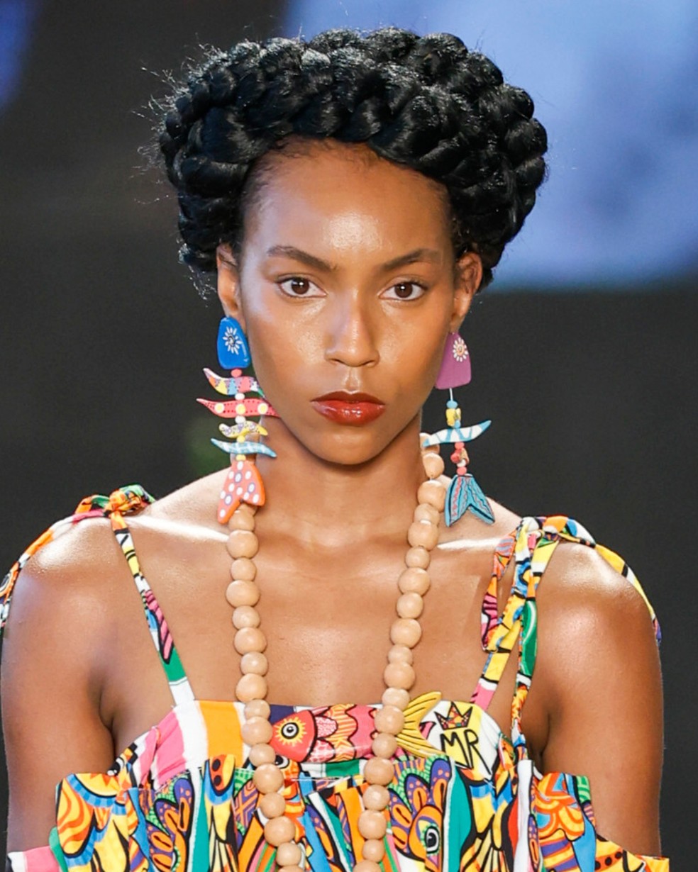 Desfile Meninos Rei SPFW N60, beleza assinada por Katia Araujo — Foto: Agência Fotosite