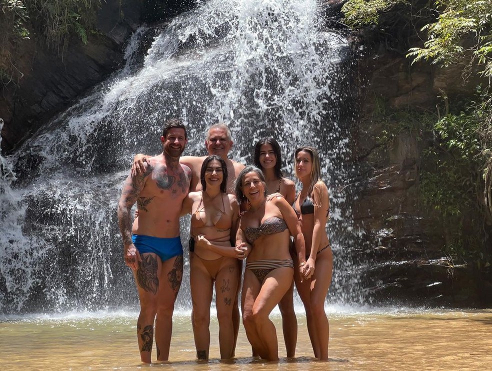 Glória Pires, Orlando Morais, Cleo, Antônia, Ana e o genro Leandro D'Lucca — Foto: reprodução/instagram