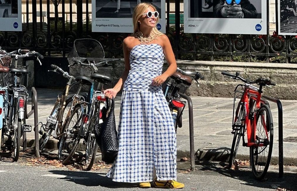 O vestido de cintura baixa, ou drop waist, é uma grande trend entre as it girls — Foto: Reprodução/Instagram @ritamontezuma