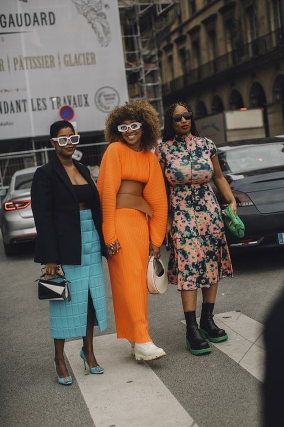Look colorido para show a noite é a opção certa para diferentes tipos de eventos. — Foto: Reprodução/Pinterest @Nsumbu_24