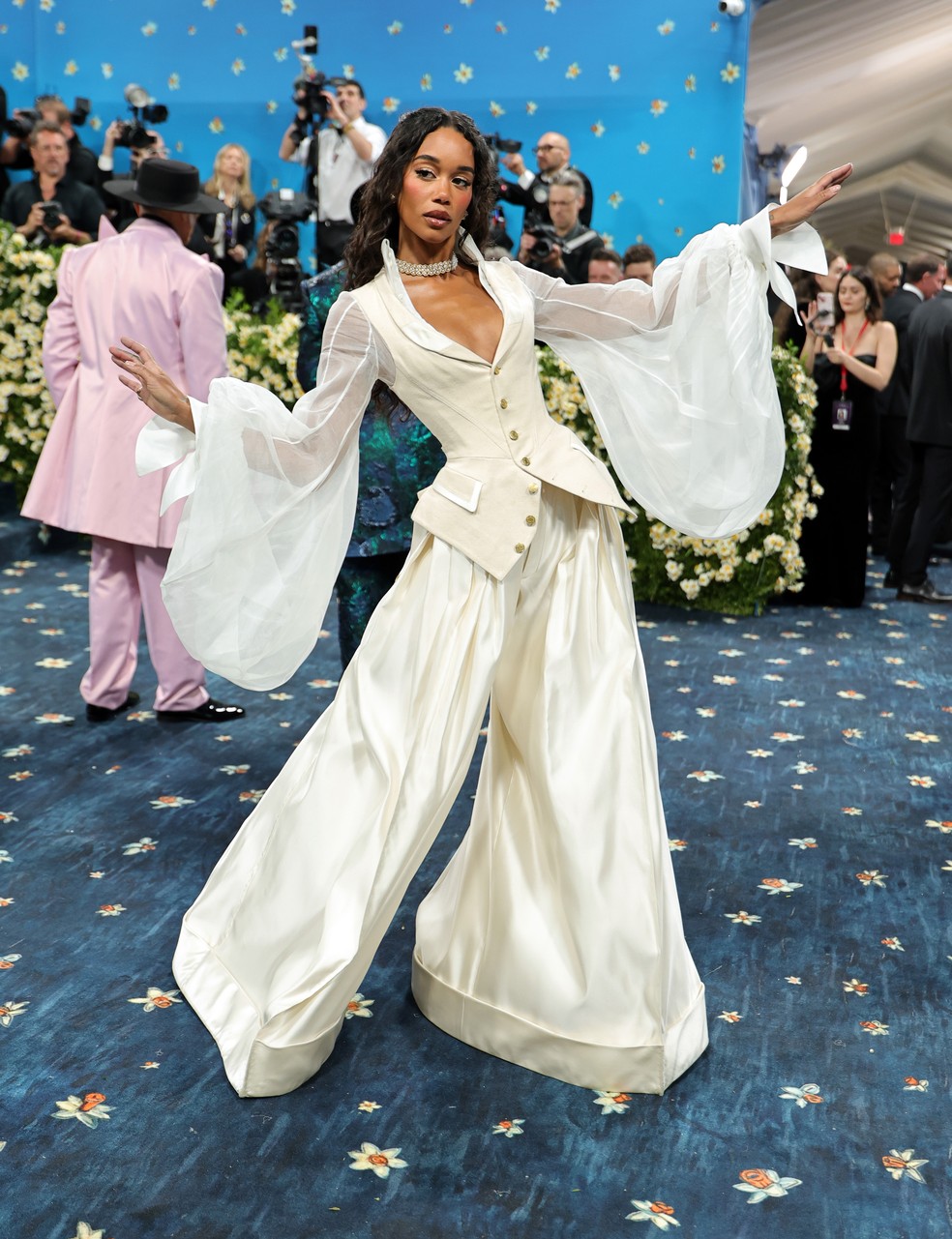 Laura Harrier no Met Gala 2025 — Foto: Getty Images