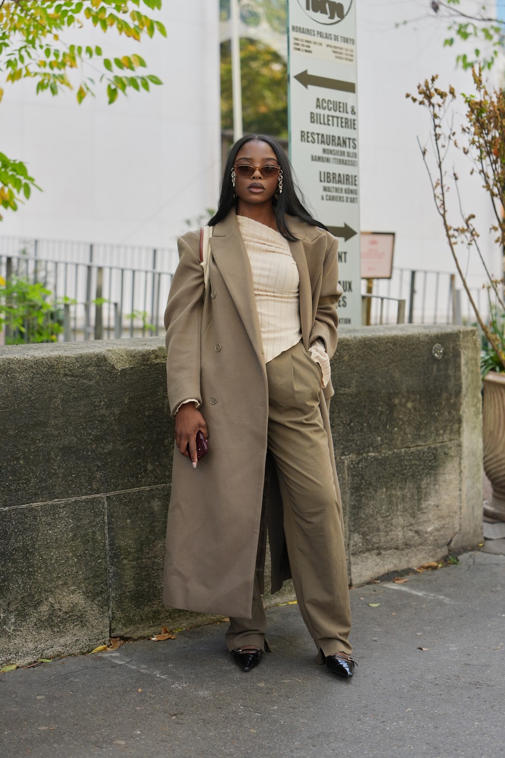Calça cáqui: o clássico está de volta ao radar fashion — Foto: Getty Images