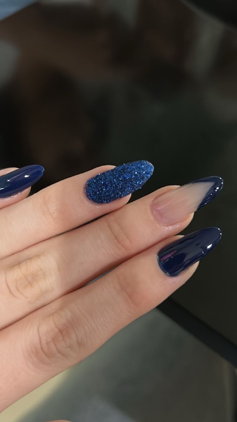 unhas de gel decoradas com glitter para