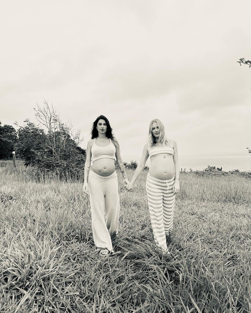 Grávidas, Thaila Ayala e Fiorella Mattheis fazem ensaio de fotos juntas — Foto: Reprodução / Instagram