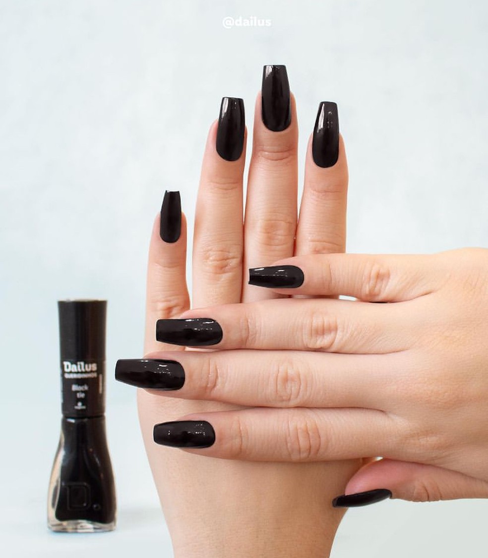 Esmalte preto Dailus — Foto: Instagram/@dailus