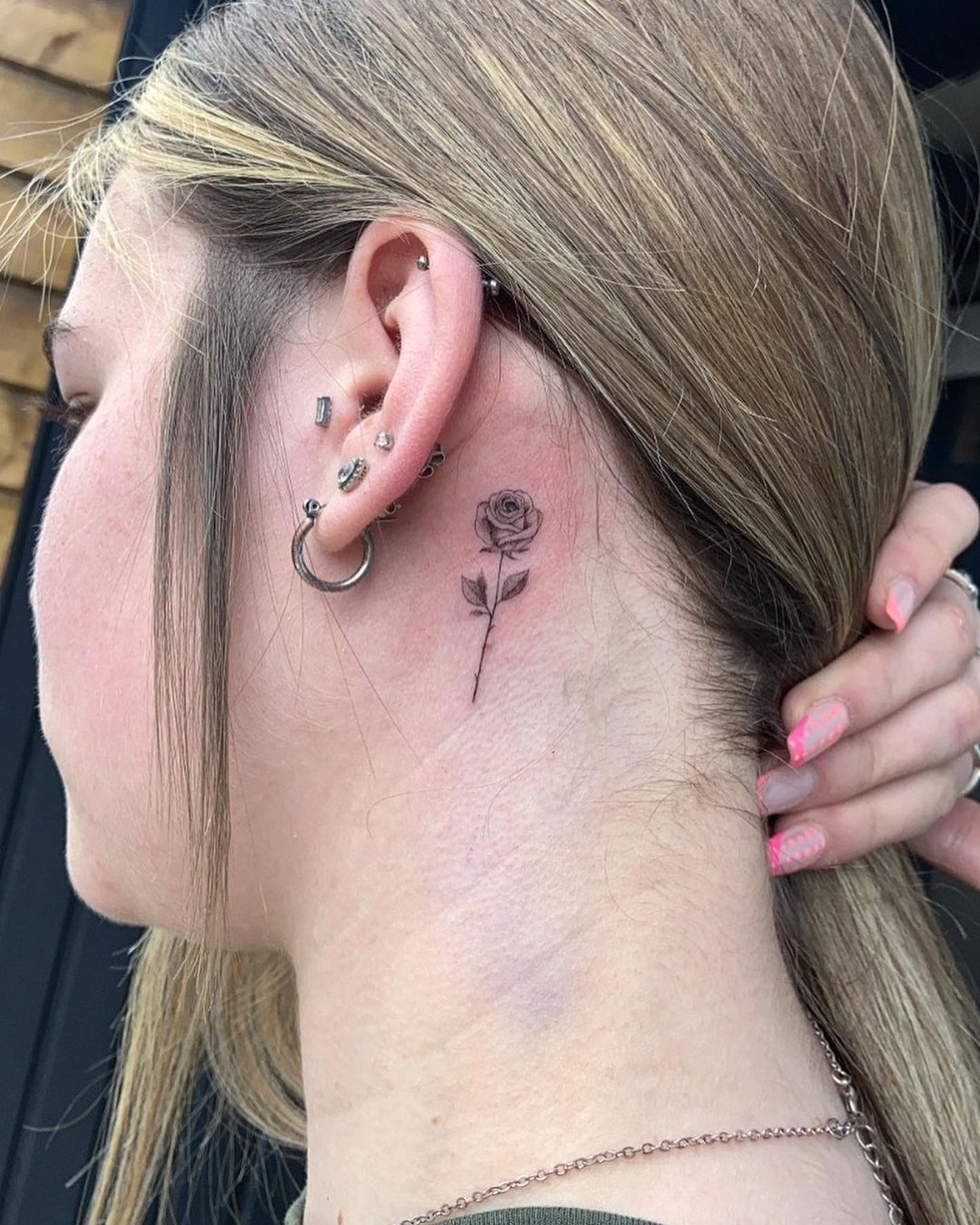 Tatuagem Feminina Atras Da Orelha