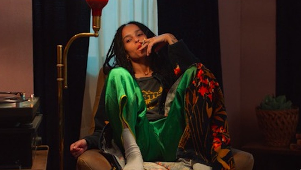 Personagem Rob interpretada por Zoë Kravitz em High Fidelity. — Foto: Reprodução / Hulu
