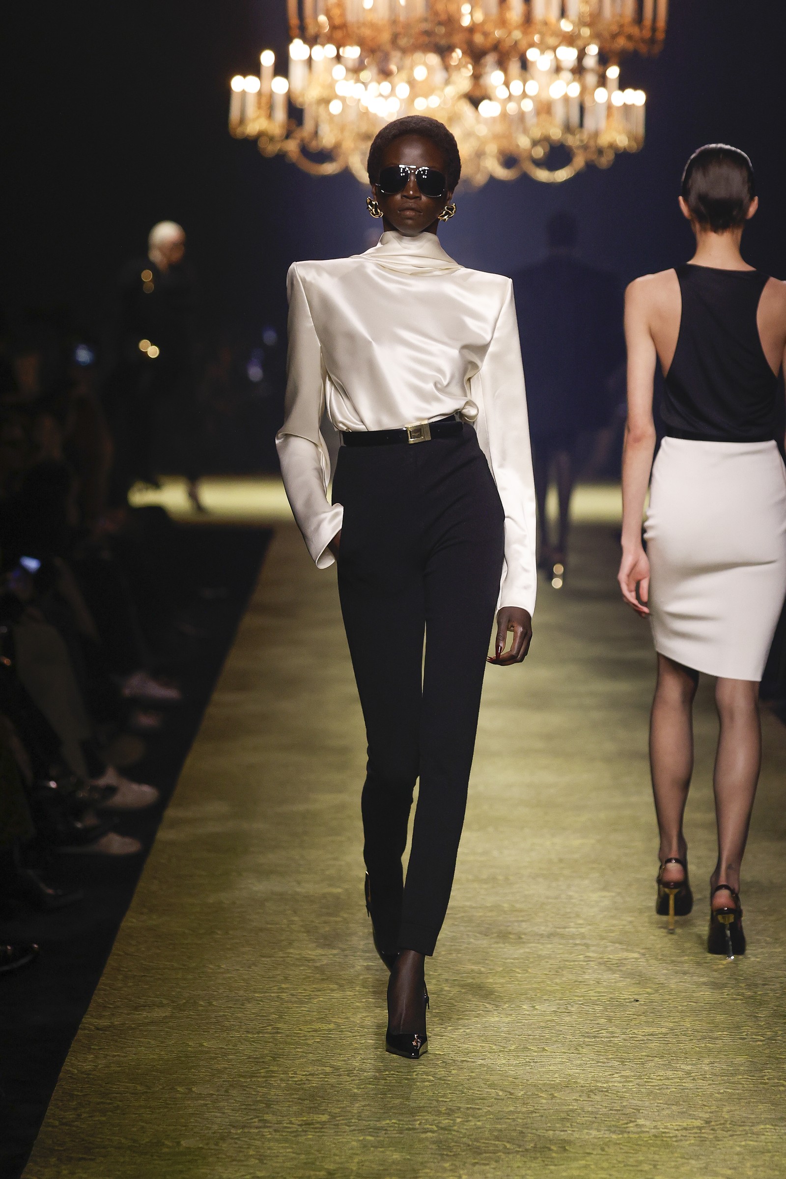 Paris Fashion Week: Saint Laurent — Foto: Divulgação