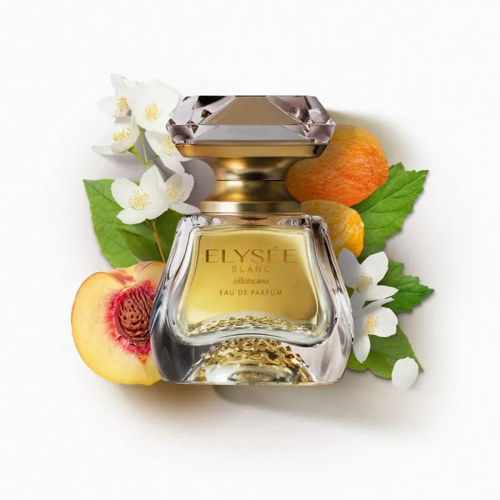 Fragrância luxuosa e envolvente, com notas de rosa, âmbar e patchouli, Elysée é ideal para realçar o brilho natural dos leoninos — Foto: Reprodução/O Boticário