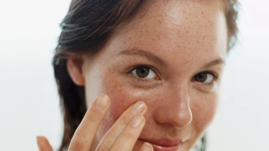 6 hábitos de cuidados com a pele para evitar e reduzir manchas