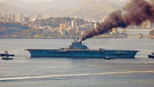 Os danos do porta-aviões afundado pela Marinha e como o amianto afeta brasileiras