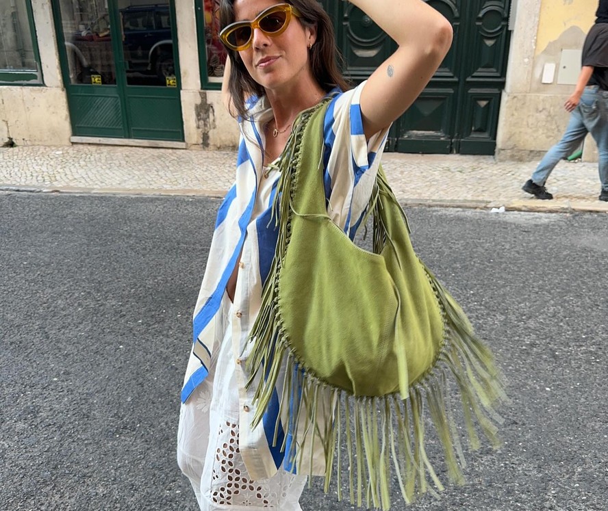 A bolsa de franjas é a tendência mais quente da temporada