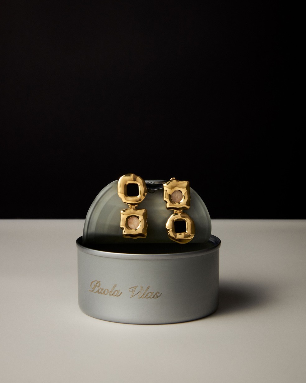 Brinco Nami em prata 925 com banho em ouro — Foto: marieclaire
