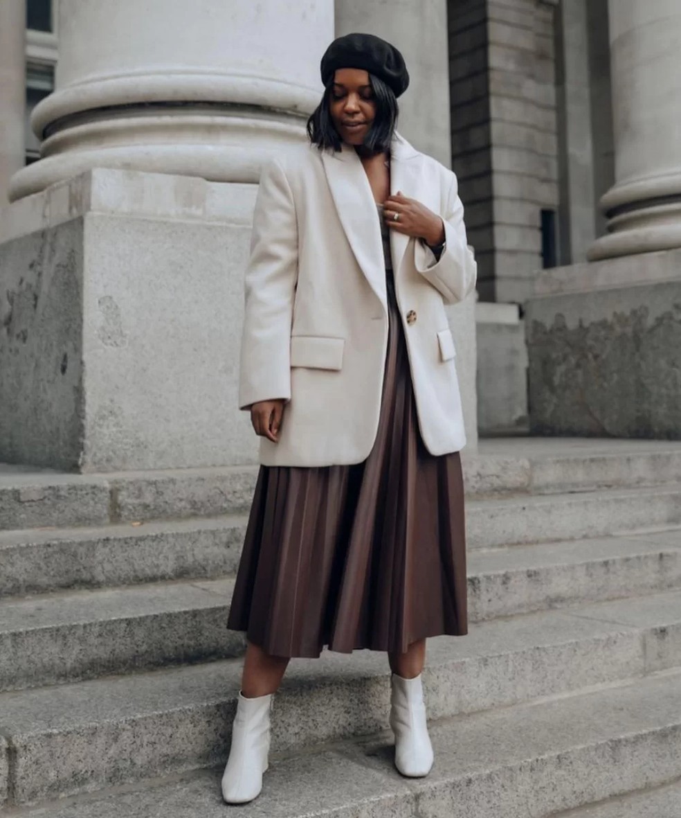 As botas brancas de cano curto são a peça perfeita para quem deseja um visual estiloso e moderno em qualquer ocasião — Foto: Reprodução/Instagram @styleidealist