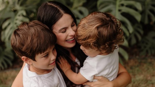Sthefany Brito confirma laqueadura após nascimento do 3º filho: 'Já ultrapassou o que tínhamos planejado'