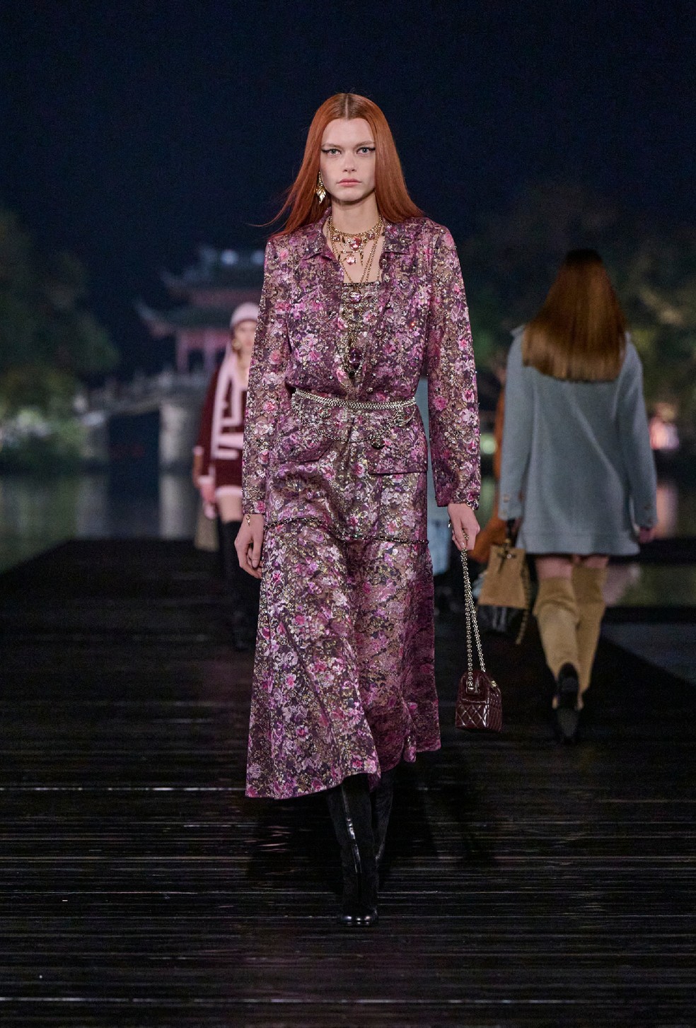 O desfile da Chanel na China tem tom dramático e inspiração no país