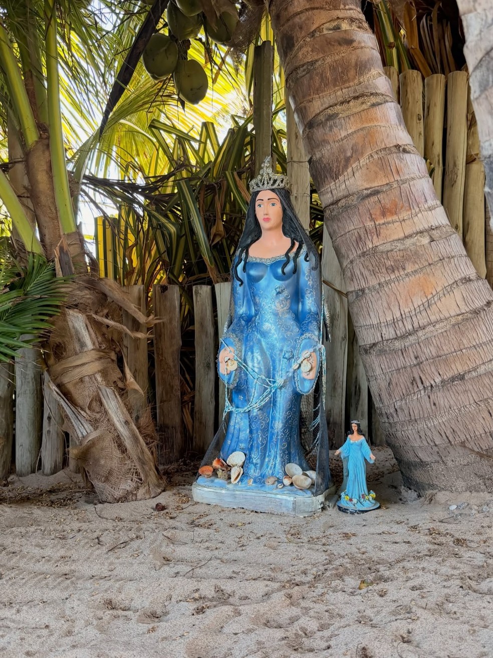 Solteira, Paolla Oliveira posa de maiô em viagem ao lado de amigas famosas — Foto: Reprodução/Instagram