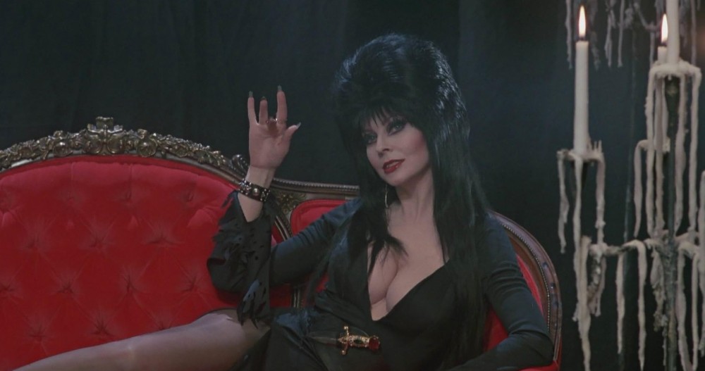 Sabrina Sato assume identidade de Elvira, a 'rainha das trevas', em ...