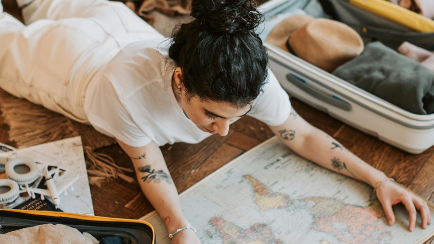 A Astrologia pode te ajudar a escolher o seu próximo destino, prepare as malas e descubra os lugares que você vai amar conhecer de acordo com o seu mapa astral