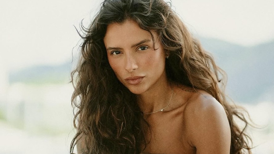 5 shampoos esfoliantes que controlam a oleosidade na raiz