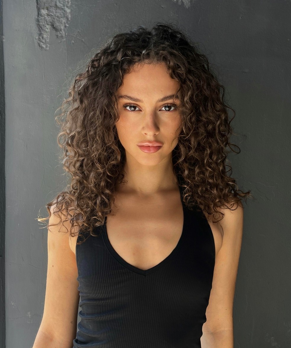 Mousse capilar para um cabelo volumoso e definido — Foto: Reprodução Instagram @veraqiki