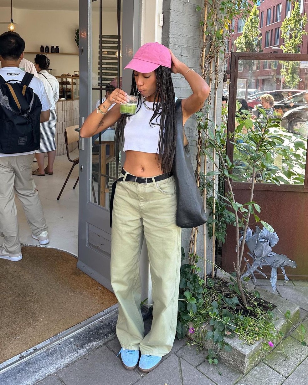 Calça verde claro — Foto: Reprodução/Instagram @amaka.hamelijnck