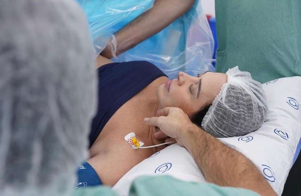Claudia Raia na hora do parto de Luca — Foto: Thalita Castanha/Reprodução